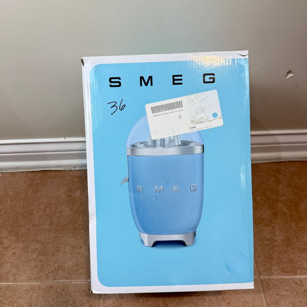 SMEG Retro Blue Citrus Juicer